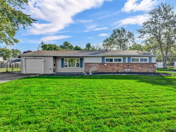 35 Donna Ct, Depew, NY 14043