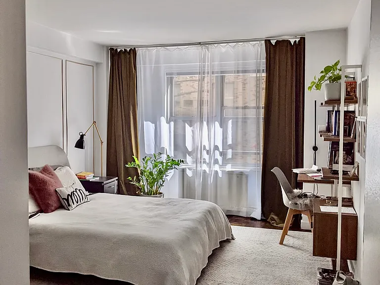511 E 80th St #10G — Photo 3