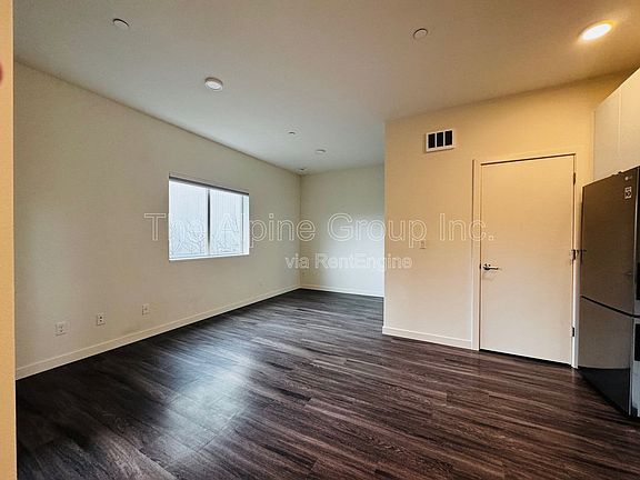 5th image of 1524 NE 40th Ave Unit 306