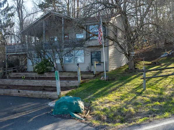 3193 Pine Ridge Dr, Bushkill, PA 18324