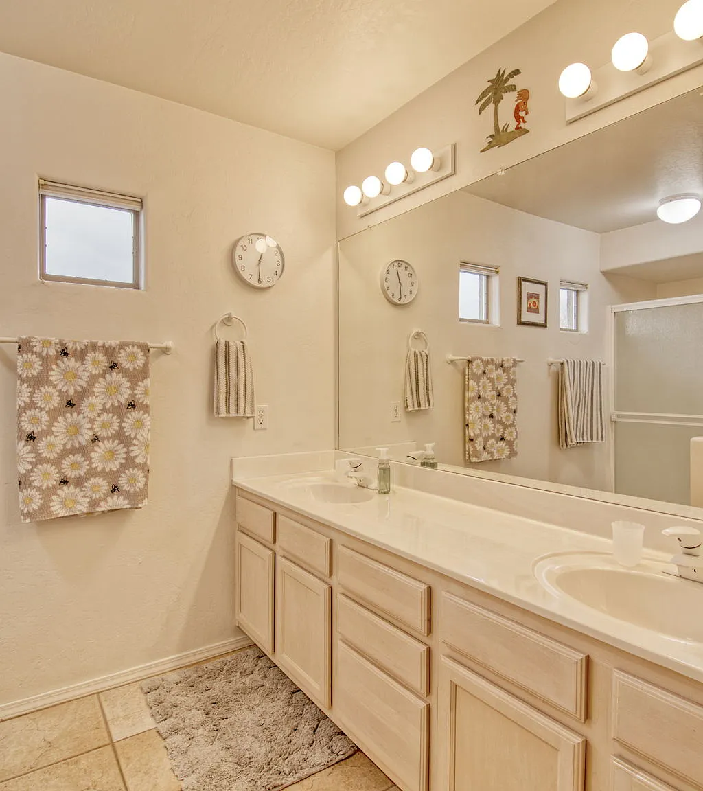 2 bed, 1240 sqft, $2,400 — Photo 3