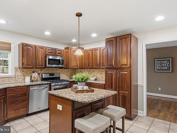 3rd image of 5 Vellan Dr