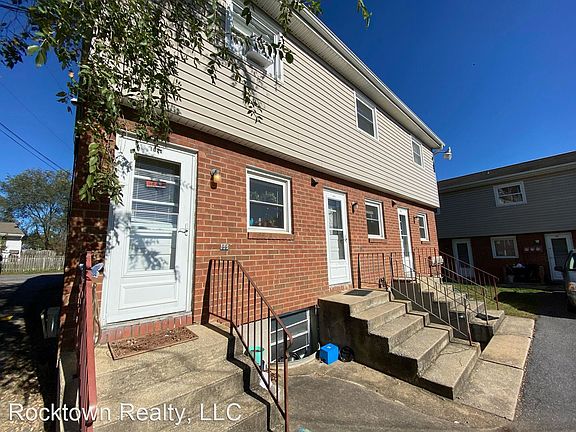 3rd image of 919 Park Ln