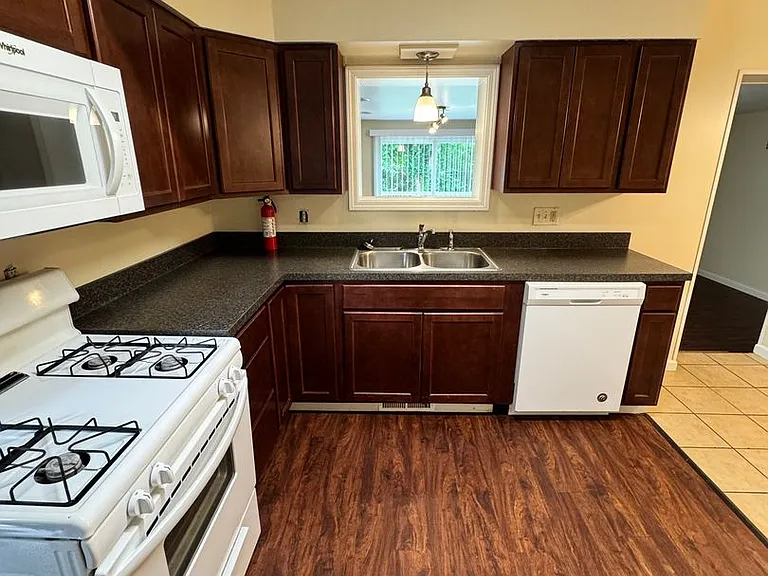 4409 Sunnybrook Dr SE — Photo 8