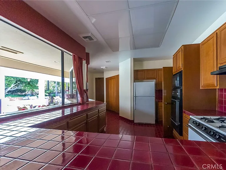 2577 Plaza Del Amo #737 — Photo 47