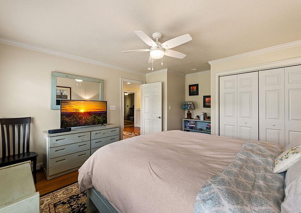 28th image of 270 Ausburn Rd