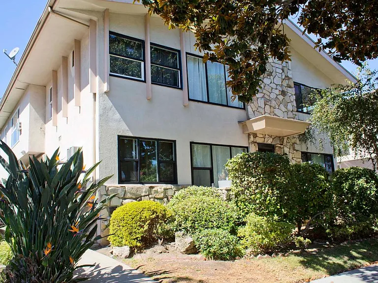 337 S Doheny Dr #4 — Photo 4