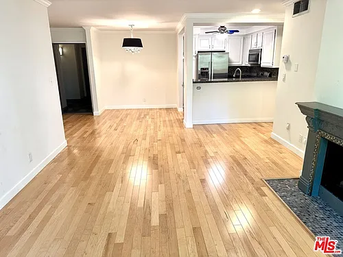 950 N Kings Rd #143 Photo 1