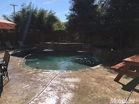 2nd image of 2380 Black Oak St