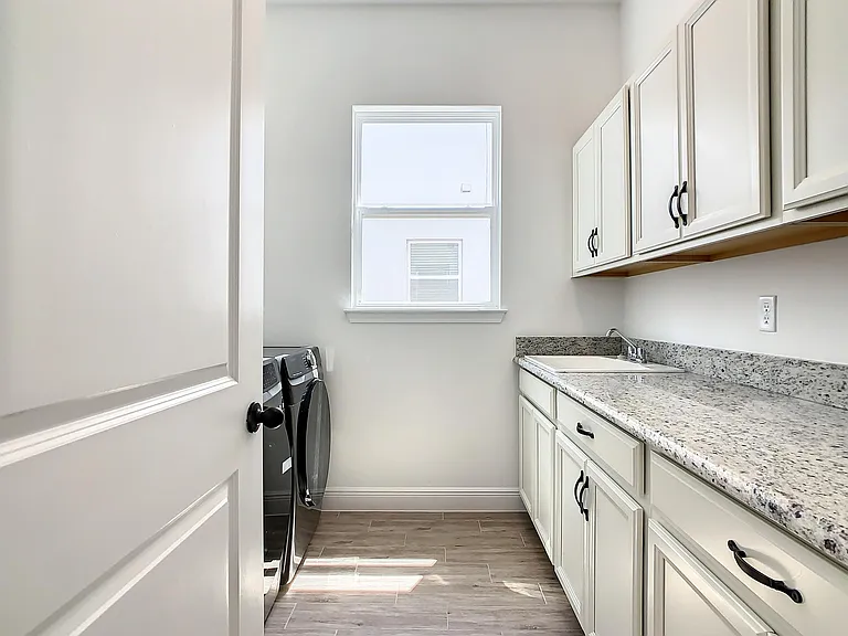 15707 Vetta Dr — Photo 17