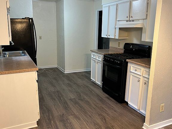 4th image of 818 Willow Dr