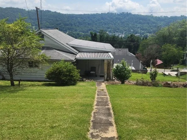 1504 N 9th St, Martins Ferry, OH 43935