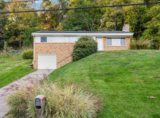 3925 Green Valley Dr, Glenshaw, PA 15116