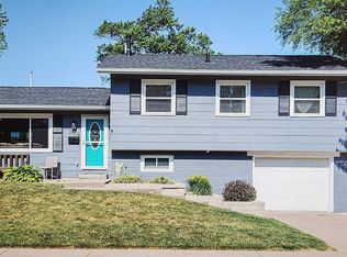3104 Windsor Dr, Bettendorf, IA