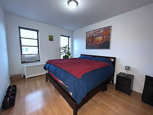 5th image of 2808 35th St APT 6K