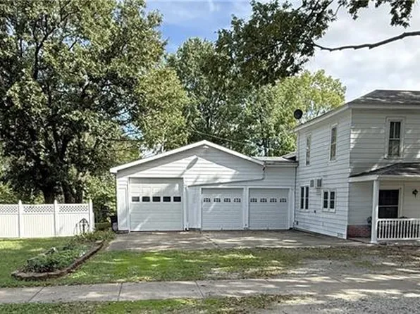 115 Locust St, Wellsville, KS 66092