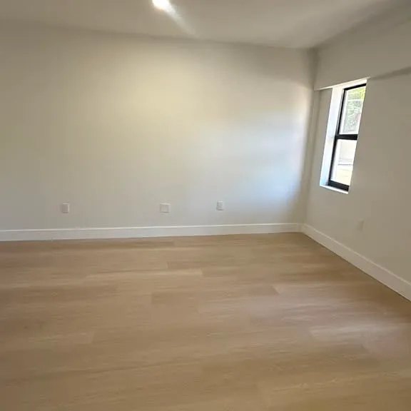 1637 SW 12th St #1 — Photo 8