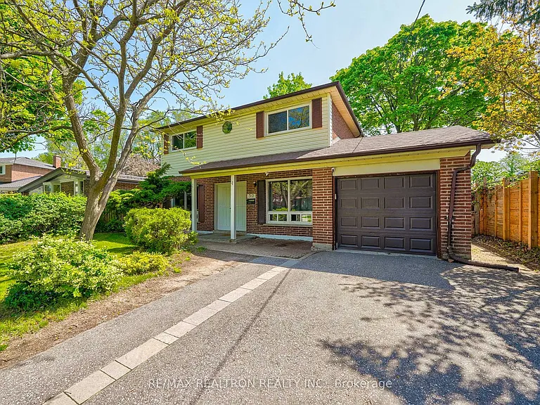 50 Axsmith Cres — Photo 3