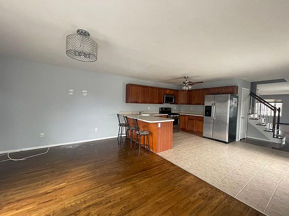 3rd image of 94 Greaves Ave #1