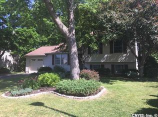 82 Inglesid Ln, Liverpool, NY 13090