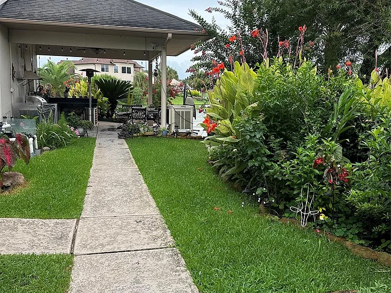 1731 Parklake Vlg — Photo 12