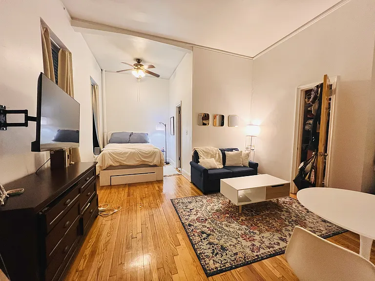 248 E 21st St #1B — Photo 6
