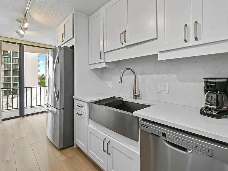 4200 N Ocean Dr #1 — Photo 32
