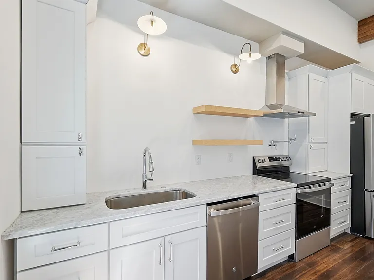 907 Main St #5 — Photo 12