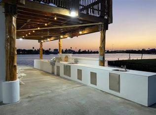 3391 Highway 6, Hitchcock, TX 77563