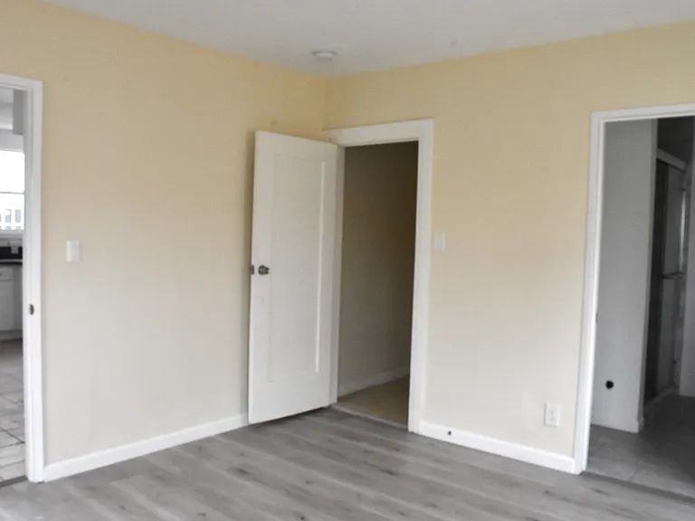 5860 Estrella Ave #1/2 — Photo 6