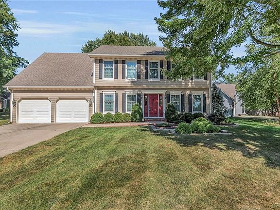 2nd image of 2116 NE Waterfield Pl