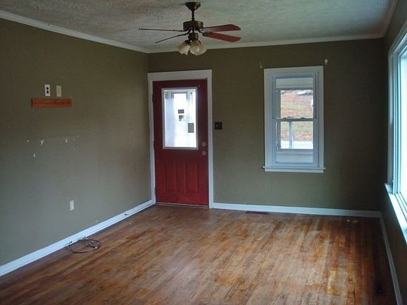 4th image of 347 Brook Dr