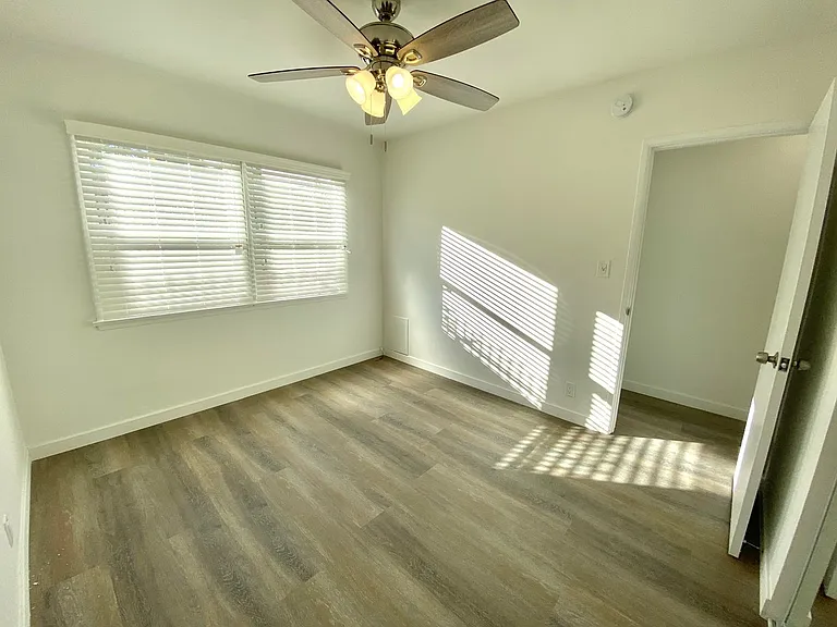 9128 National Blvd — Photo 20