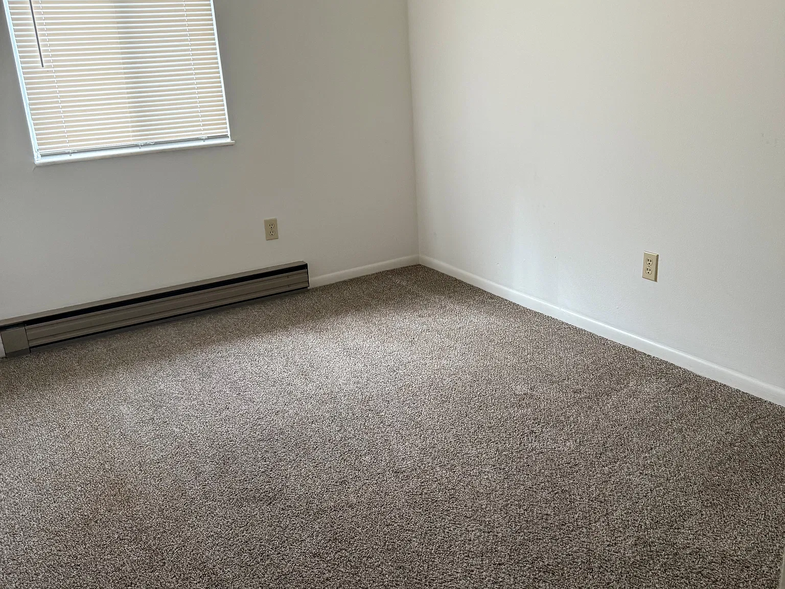 2 bed, 872 sqft, $900 — Photo 4