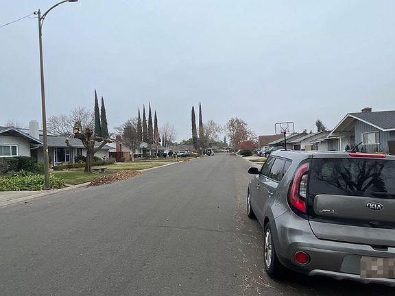 4th image of 4211 Oak Ct