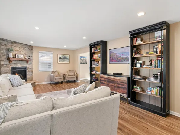 3219 78th St, Urbandale, IA 50322