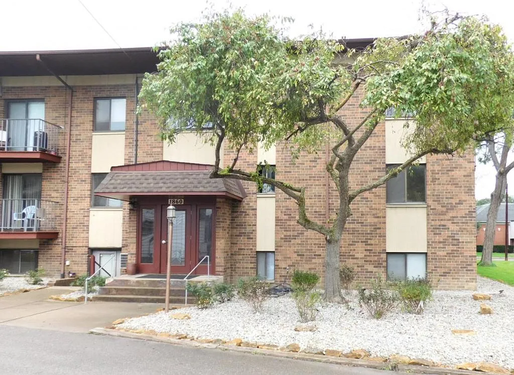 1860 Mahoning Ave. NW — Photo 2