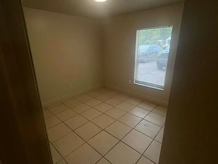 1427 Markland Ave — Photo 8
