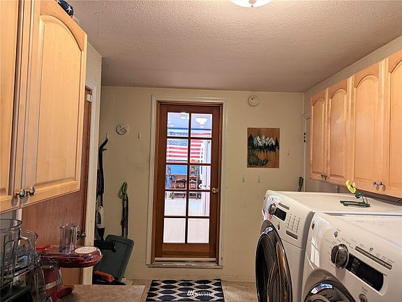 5th image of 1411 F St SE