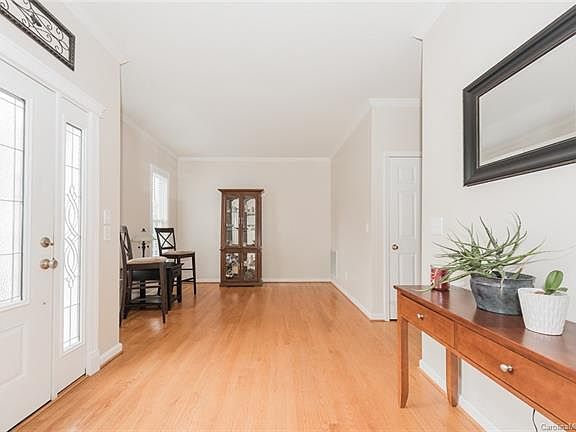 2nd image of 16931 Hampton Crossing Dr