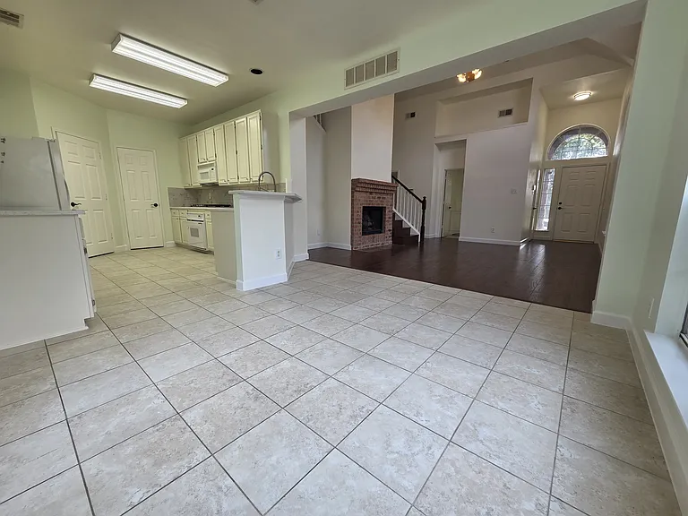 6917 Barbican Dr — Photo 4