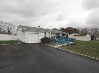 123 Nathan Dr, Bohemia, NY 11716