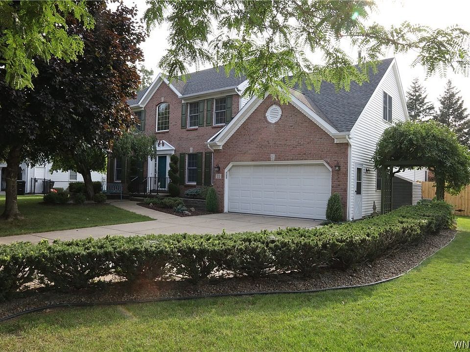 1st image of 33 Hill Valley Dr