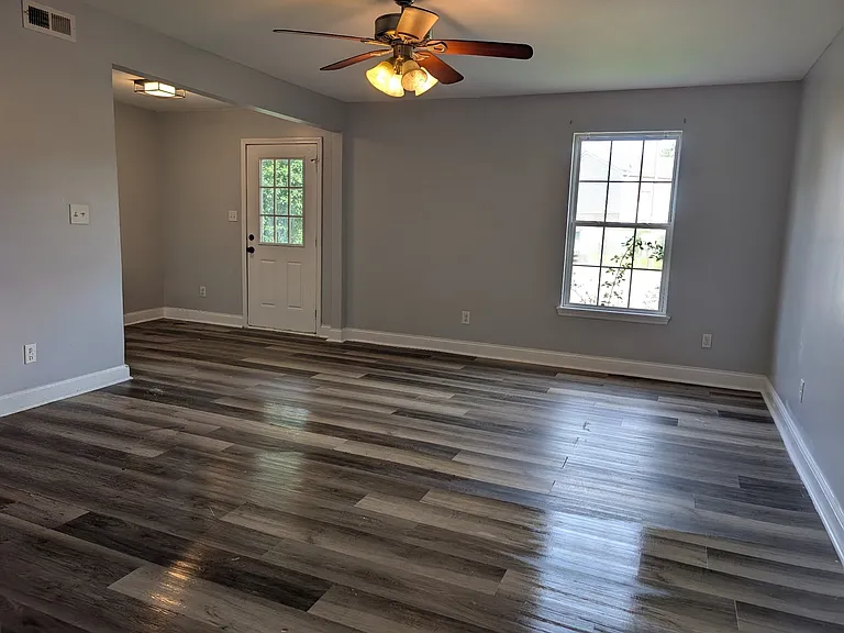141 Bradford Dr — Photo 3