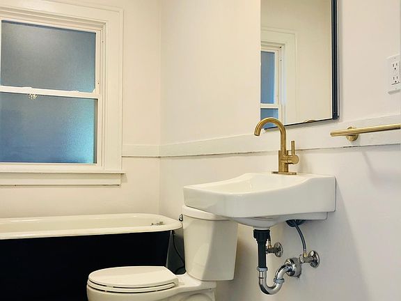 4th image of 13318 Madison Ave #2