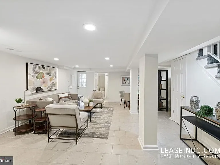 121 Webster St NW — Photo 26
