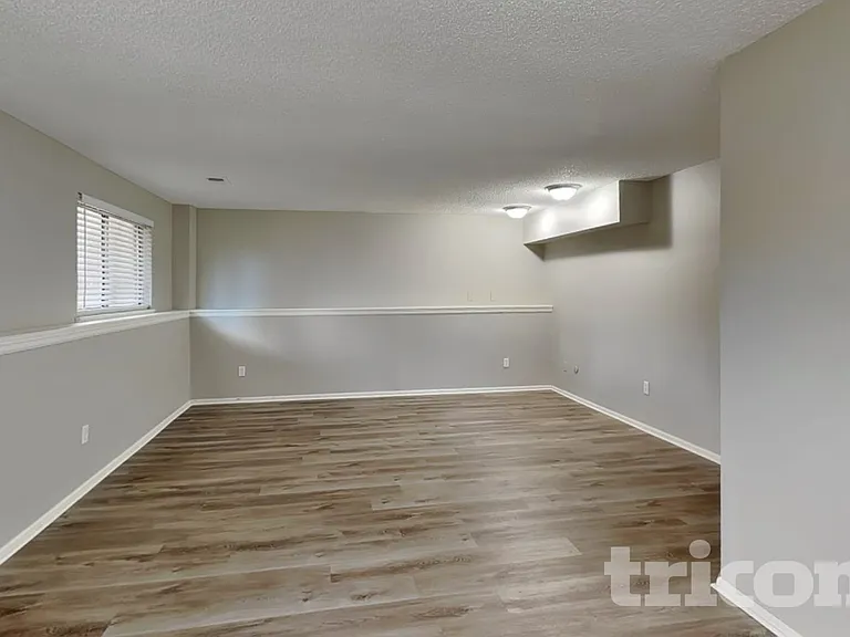 1164 Lewiston St — Photo 15