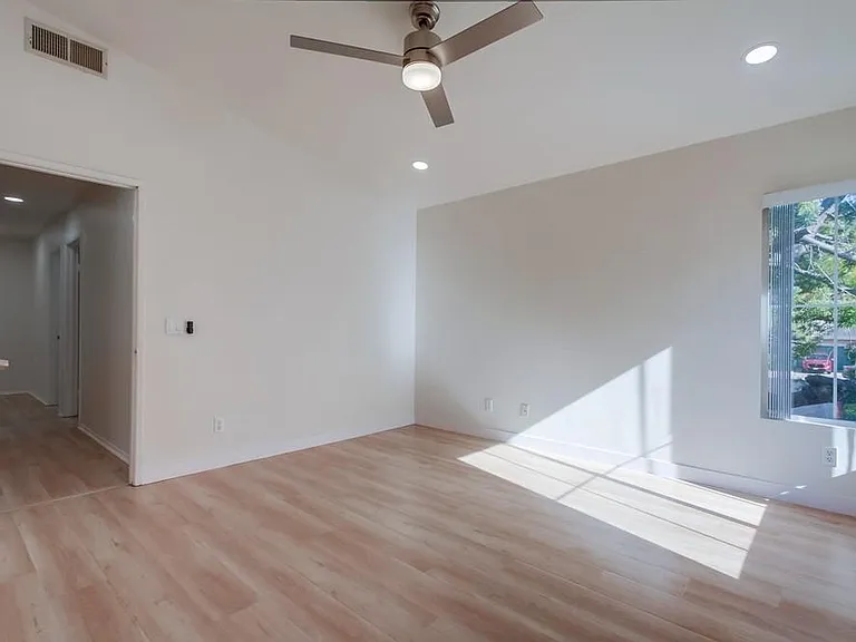 11655-8 Compass Point Dr N — Photo 32