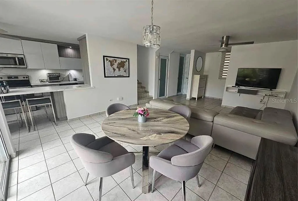 3 bed, 3.0 bath, 1700 sqft, $2,800 — Photo 3
