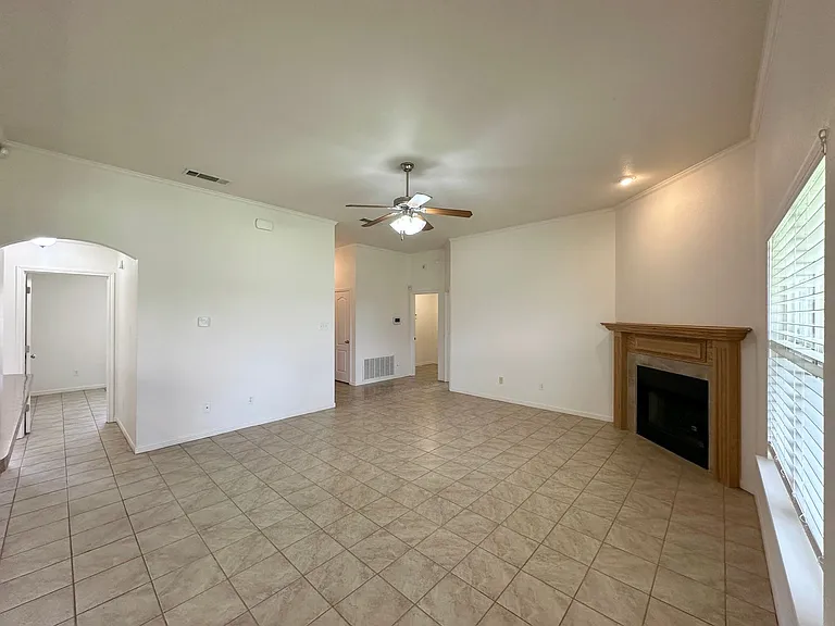 3709 Salt Fork Dr — Photo 4